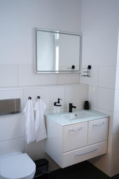 Appartement 2-zi. Am Ufer. Boxspringbetten. 2 Wc's.